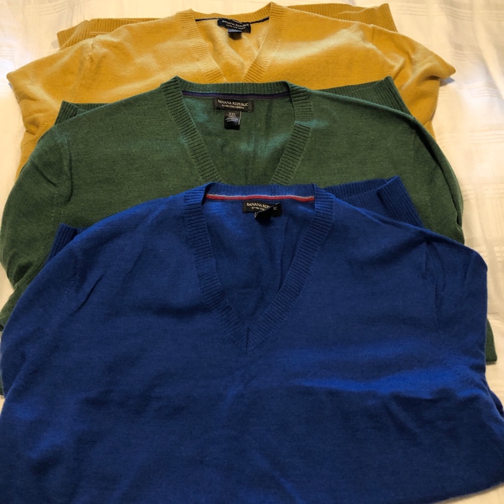 V-neck sweater bundle